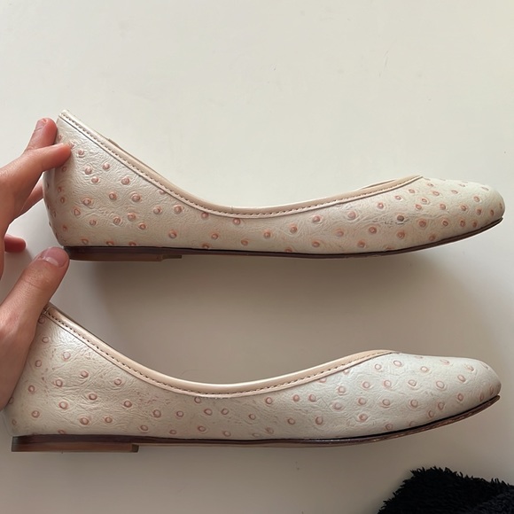 Pour La Victorie pink ostrich leather round toe flats - Picture 5 of 7